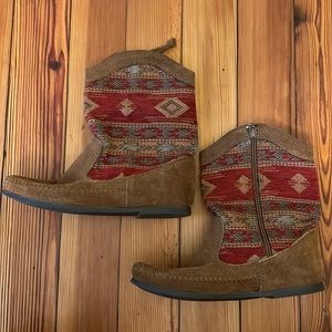 Minnetonka brown suede and tapestry boots women’s size 7